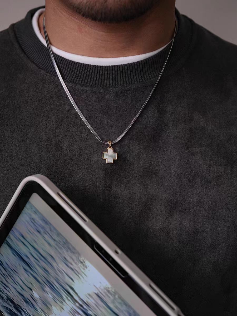 Four-Leaf Clover Black Mother-of-Pearl Pendant Necklace, Unisex Gray Gold Premium Streetwear Chain